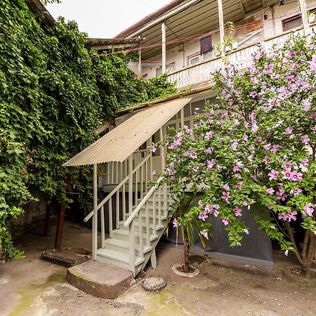 Apartment In Cozy Little Yard Tbilissi Extérieur photo